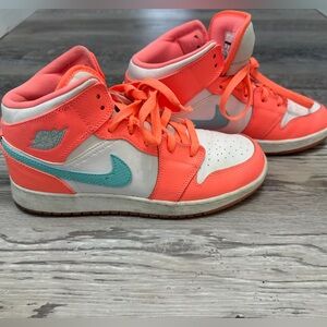 Jordan 1 Mid Crimson Pulse size 7Y